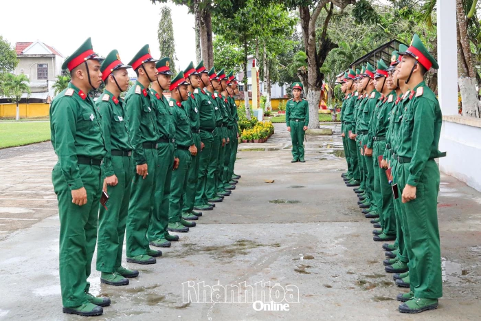 Những ngày đầu trong môi trường quân ngũ