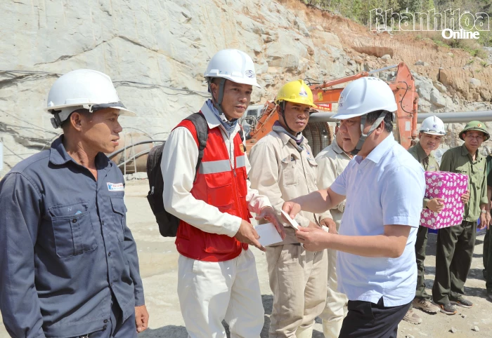 Chủ tịch UBND tỉnh Trần Phong kiểm tra tiến độ các dự án phía nam Khánh Hòa