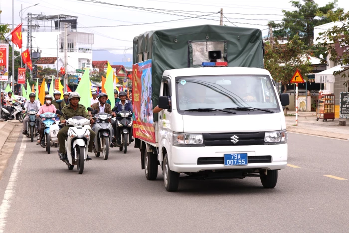 Xã Diên Lạc tuyên truyền lưu động bầu cử đại biểu Quốc hội khóa XVI và đại biểu HĐND các cấp