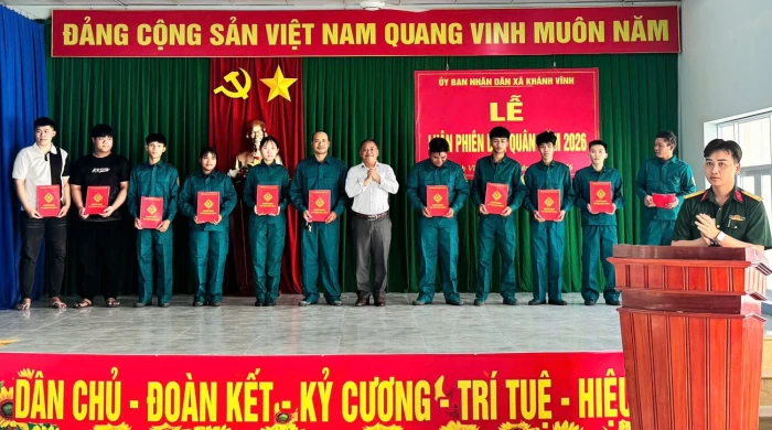Xã Khánh Vĩnh tổ chức lễ luân phiên dân quân năm 2026