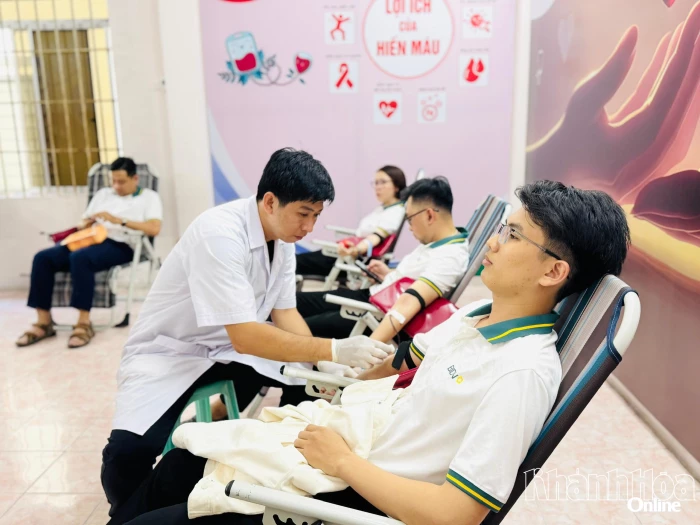 Hơn 50 cán bộ, nhân viên Ngân hàng BIDV Chi nhánh Khánh Hòa tham gia hiến máu tình nguyện