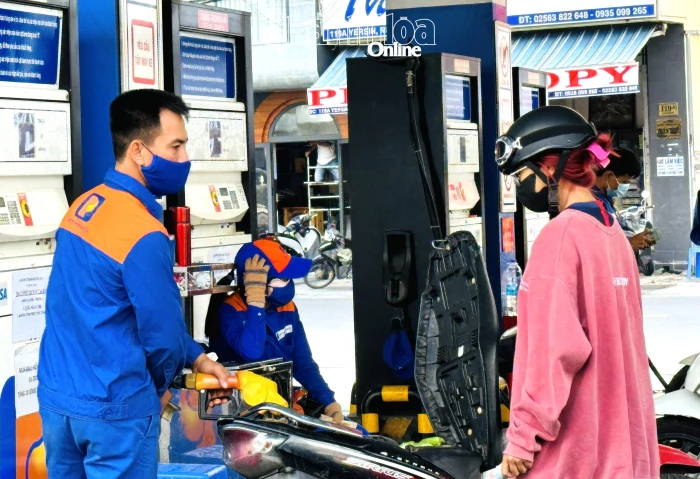 Giá xăng dầu tăng từ 3.780 đến 8.490 đồng/lít