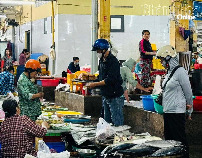 Khi giá xăng, dầu biến động: Thực phẩm thiết lập “mặt bằng giá mới”