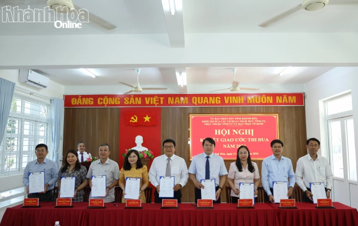 Khối thi đua các cơ quan tham mưu Tỉnh ủy, trực thuộc Tỉnh ủy và MTTQ ký kết giao ước thi đua năm 2026