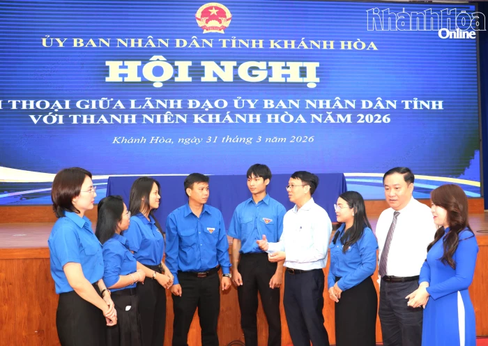 Đối thoại với thanh niên Khánh Hòa: Lắng nghe, đồng hành, phát triển
