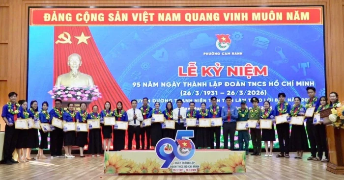 Đoàn phường Cam Ranh tuyên dương 25 thanh niên tiên tiến làm theo lời Bác