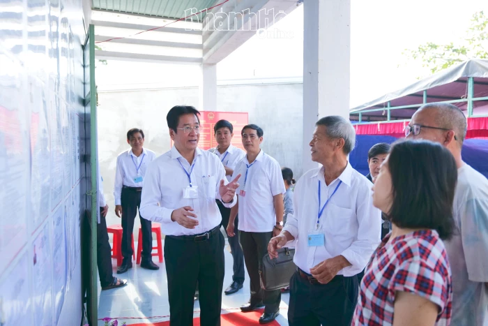 Phó Chủ tịch Thường trực UBND tỉnh Nguyễn Long Biên kiểm tra công tác bầu cử tại 2 phường Đô Vinh và Ninh Chử