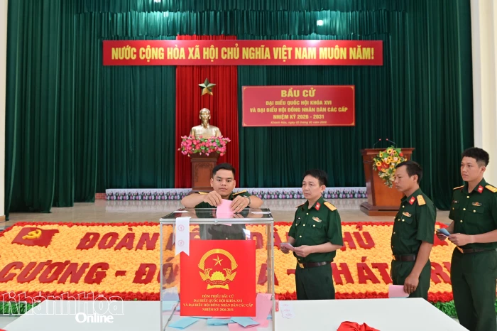 Những lá phiếu bầu cử đầu tiên của tỉnh Khánh Hòa