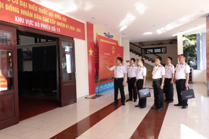 Quân chủng Hải quân kiểm tra công tác chuẩn bị bầu cử tại Vùng 4 Hải quân và Trung đoàn 196