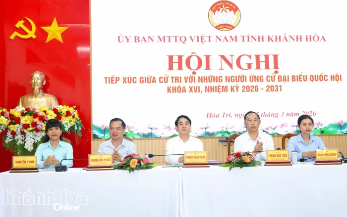 Bí thư Tỉnh ủy Nghiêm Xuân Thành và những người ứng cử đại biểu Quốc hội khóa XVI tiếp xúc cử tri xã Hòa Trí