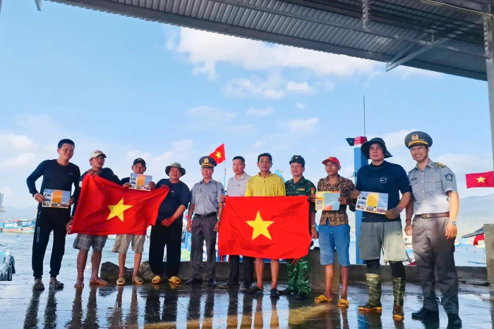 Chi đội Kiểm ngư số 4 phối hợp tuyên truyền chống khai thác IUU