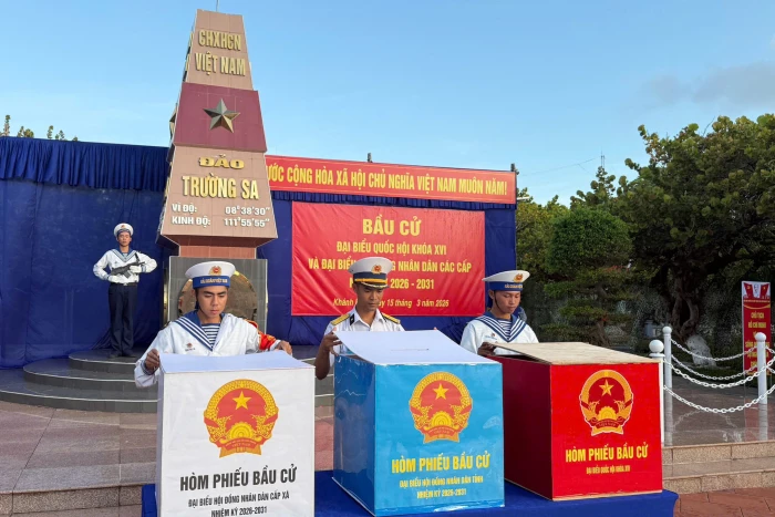 Cử tri Trường Sa tham gia ngày hội non sông