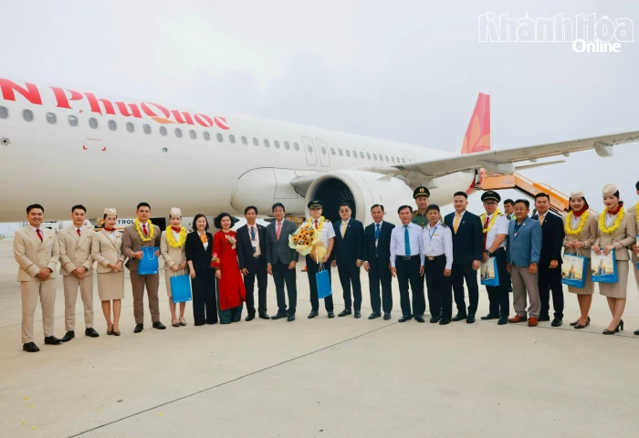 Đón chuyến bay thẳng đầu tiên của Sun PhuQuoc Airways kết nối đặc khu Phú Quốc với Nha Trang - Khánh Hòa