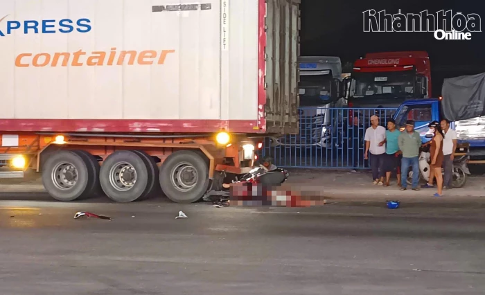 Tông vào đuôi xe đầu kéo, người đàn ông tử vong