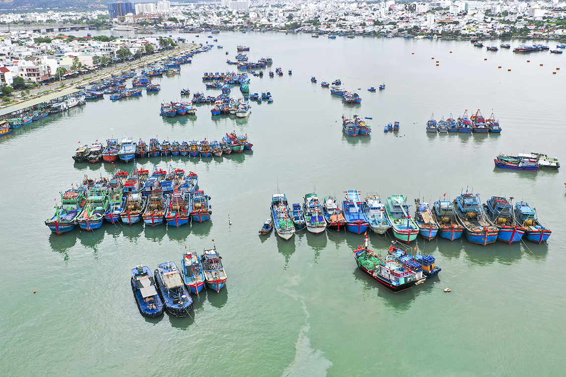 Đội "hùng binh" bám biển