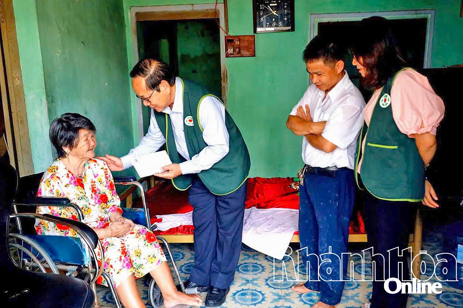 Tấm lòng của người Thầy thuốc Nhân dân