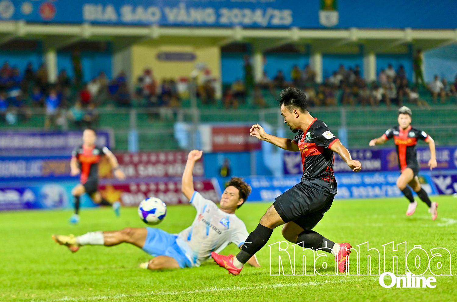 Vòng 15 Giải hạng Nhất quốc gia Bia Sao Vàng 2024 - 2025: Khatoco Khánh Hòa khó tạo được bất ngờ