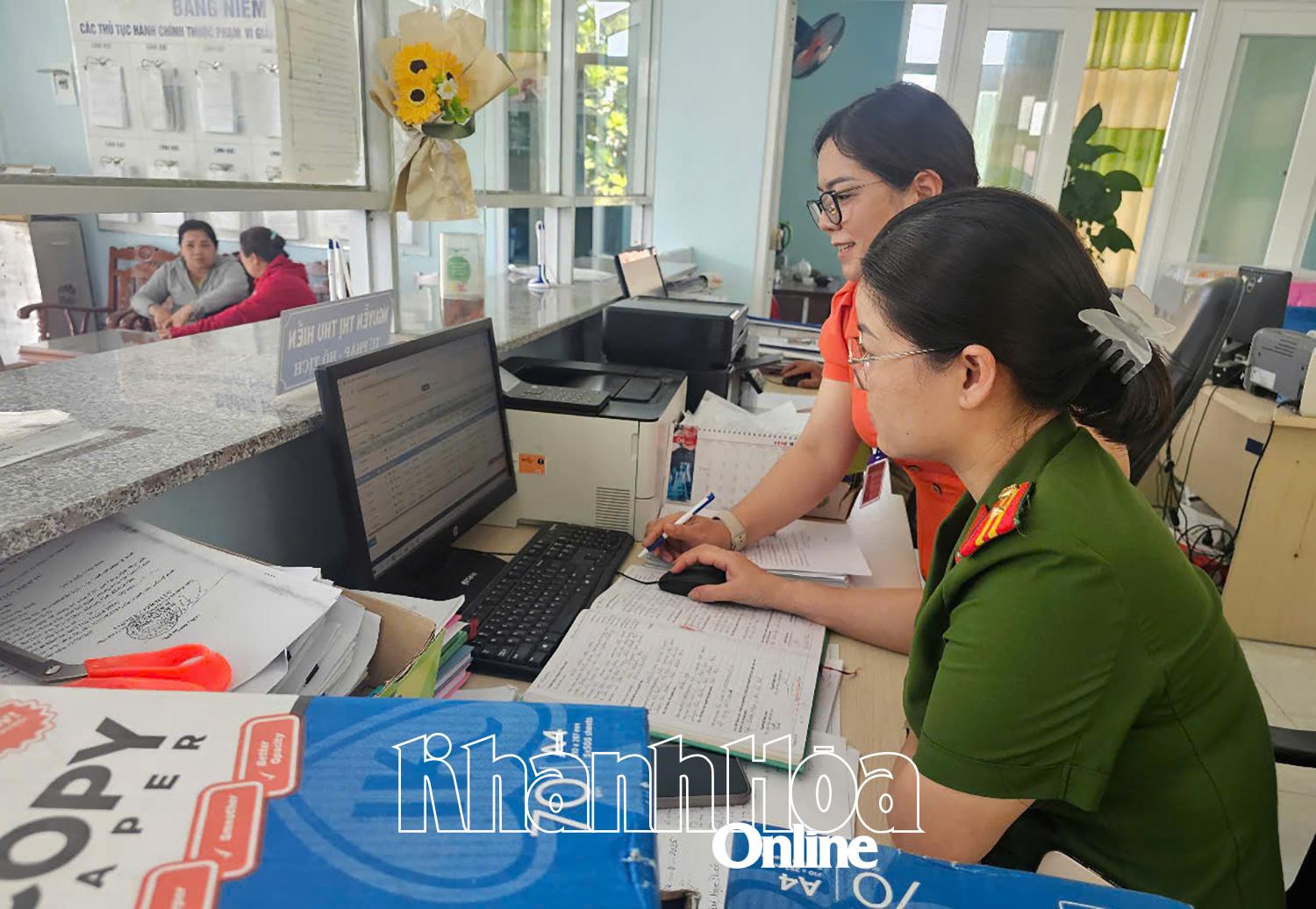 Ứng dụng dữ liệu hộ tịch để cắt giảm thành phần hồ sơ thủ tục hành chính