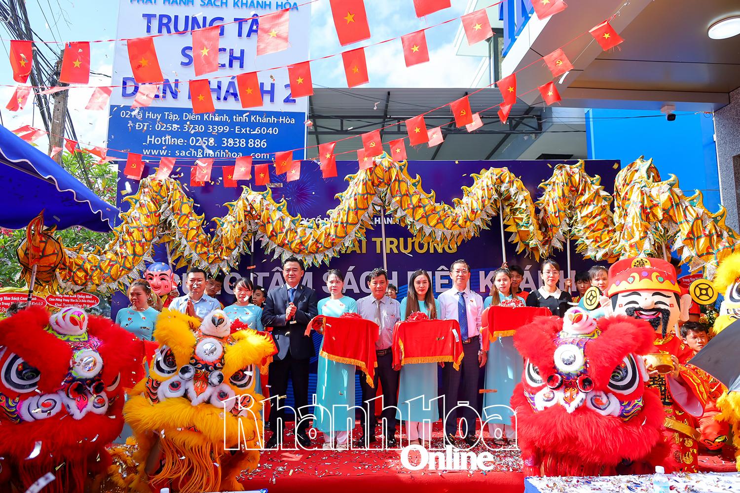 Khai trương Trung tâm sách Diên Khánh 2