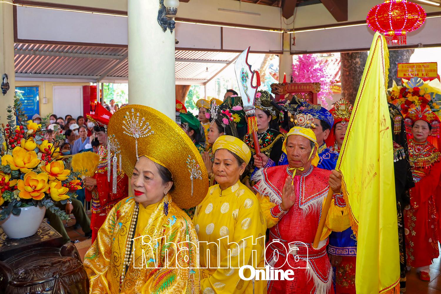 Rộn ràng mùa lễ hội tháng Ba