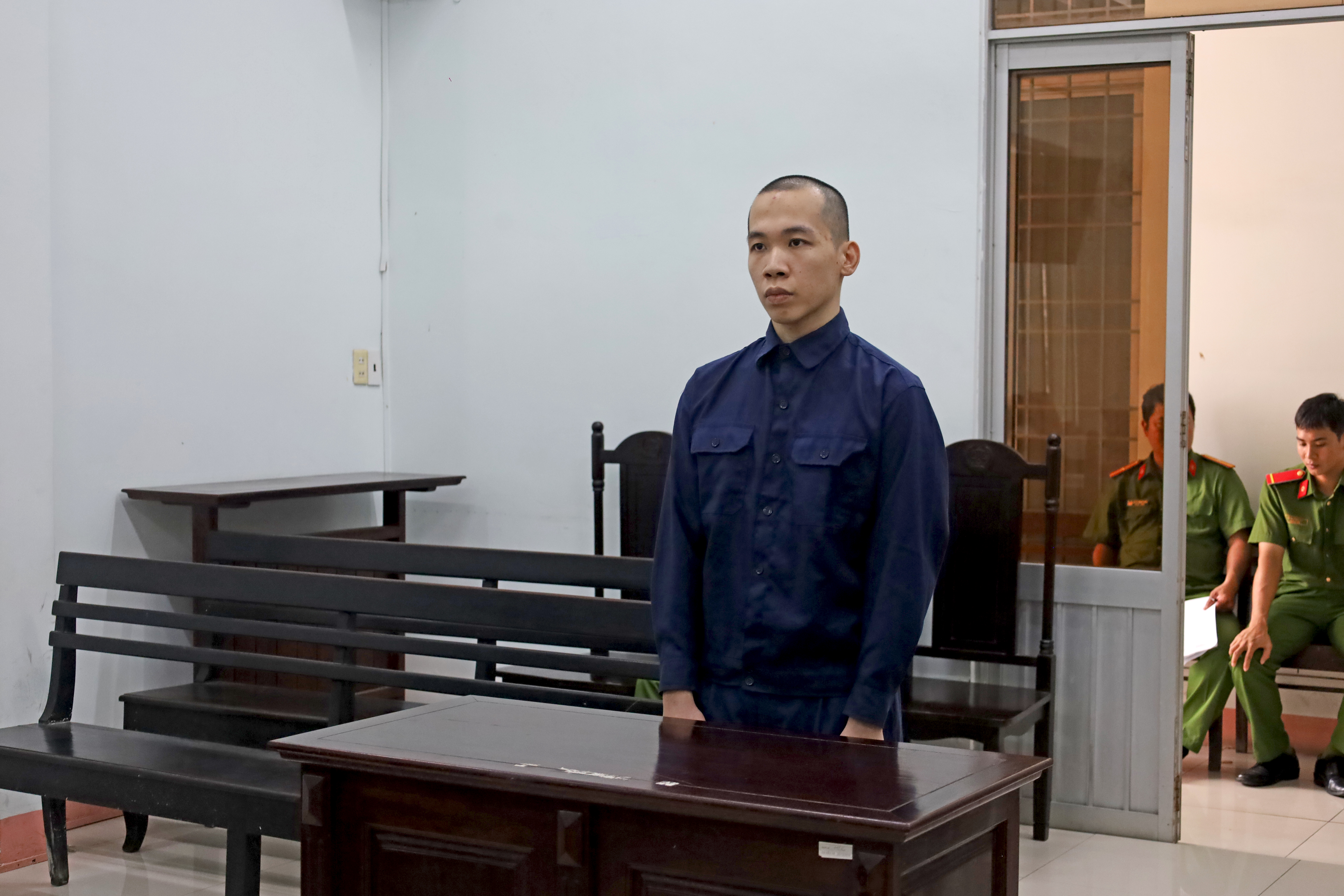 Vào tù vì đâm người quy kết trộm đồ