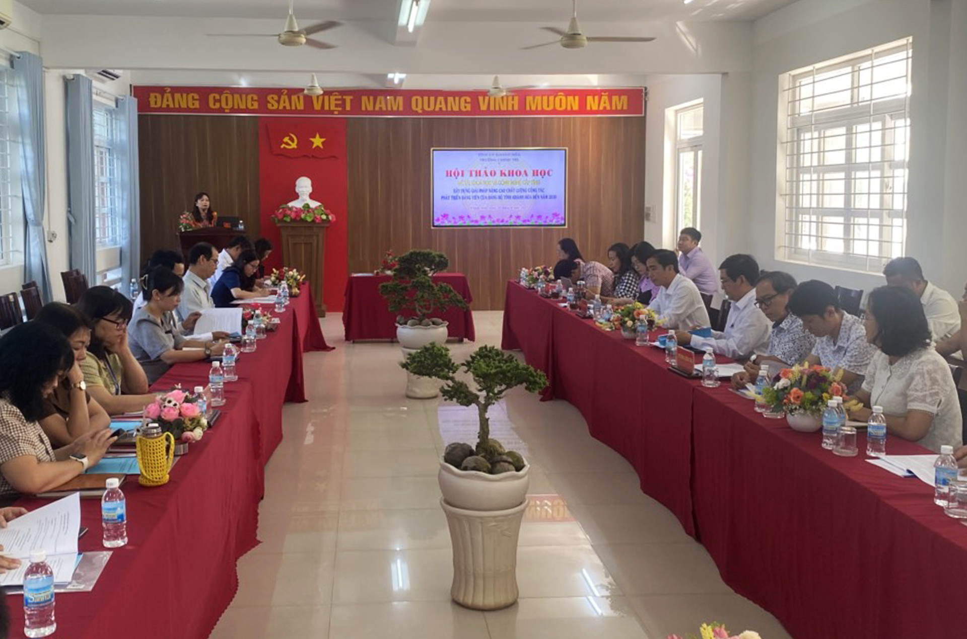 Hội thảo khoa học “Xây dựng giải pháp nâng cao chất lượng công tác phát triển đảng viên của Đảng bộ tỉnh Khánh Hòa đến năm 2030”