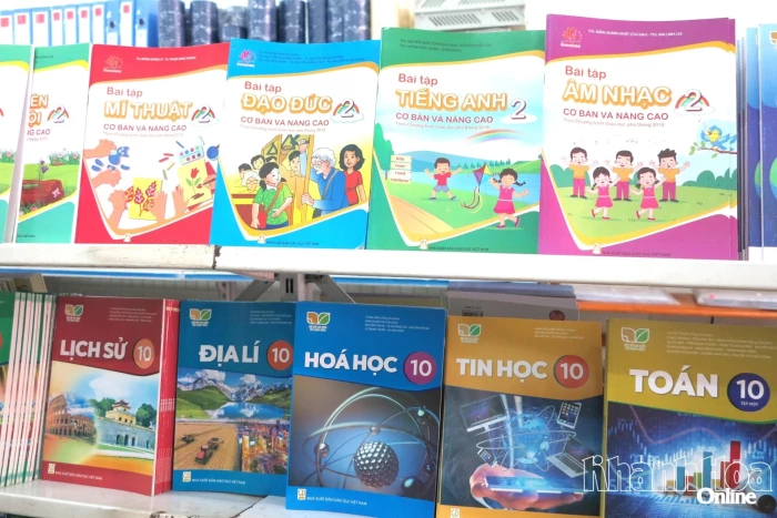 Triển khai thực hiện chương trình, sách giáo khoa thống nhất toàn quốc