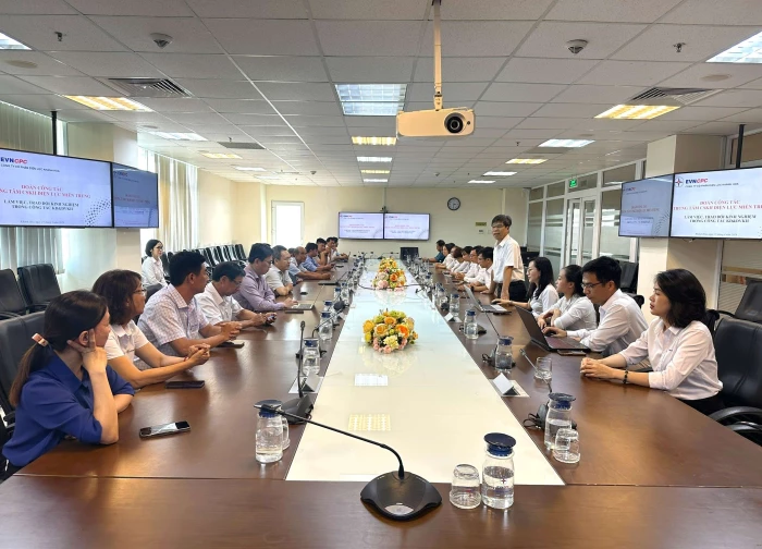 Nâng cao dịch vụ phục vụ khách hàng dùng điện