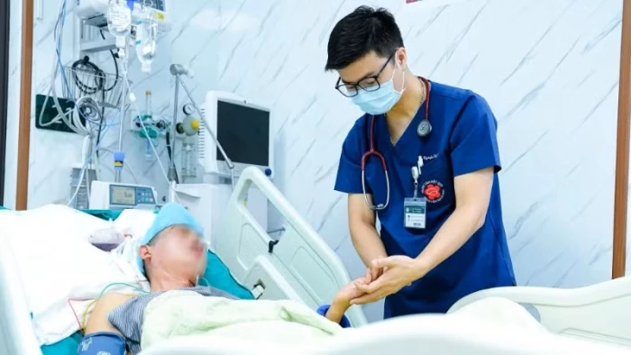 Bác sĩ lưu ý thói quen nguy hiểm dễ gây đột quỵ khi trời nắng nóng