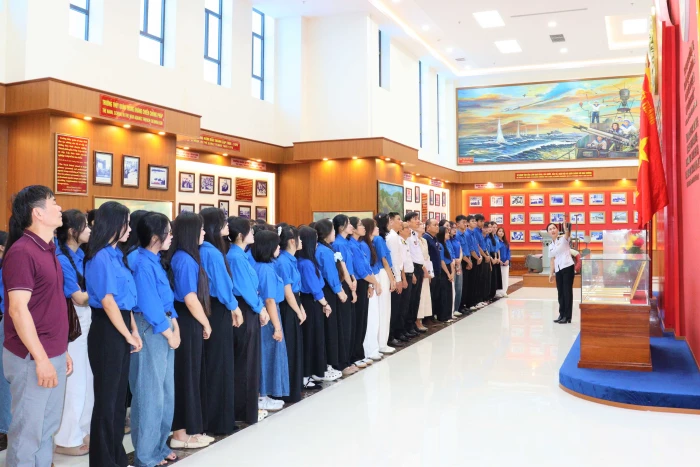 Học viện Hải quân tuyên truyền biển, đảo cho gần 150 cán bộ, giảng viên, sinh viên