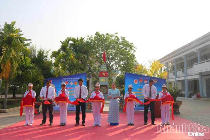 Khánh thành “Mô hình cột mốc Trường Sa” tại Trường Tiểu học và THCS Khánh Trung