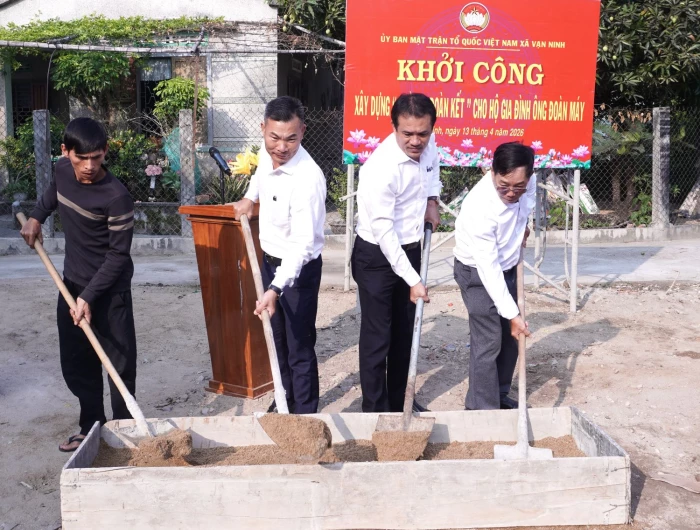 Mặt trận xã Vạn Ninh khởi công xây dựng nhà Đại đoàn kết