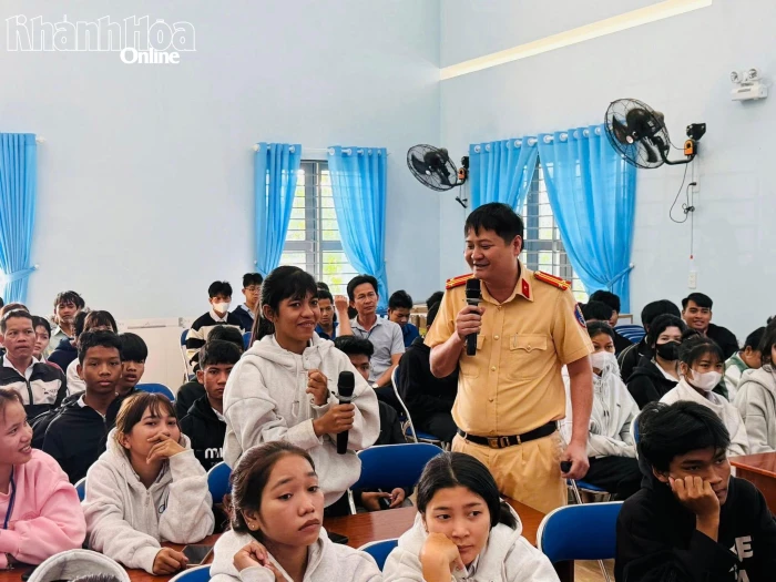 Nâng cao ý thức chấp hành pháp luật về giao thông