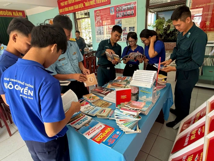 Trung đoàn 292 hưởng ứng Ngày Sách và Văn hóa đọc Việt Nam năm 2026