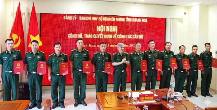 Bộ đội Biên phòng tỉnh Khánh Hòa công bố và trao quyết định về công tác cán bộ