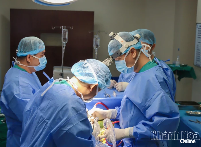 Bệnh viện Đa khoa Tâm Trí Nha Trang phẫu thuật thành công ca u tủy cổ nặng