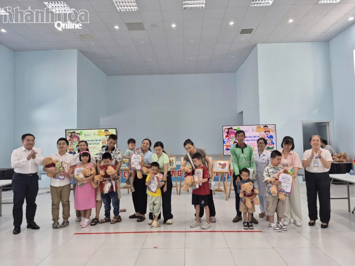 Bệnh viện Đa khoa Yersin Nha Trang hưởng ứng Ngày Thế giới nhận thức về tự kỷ