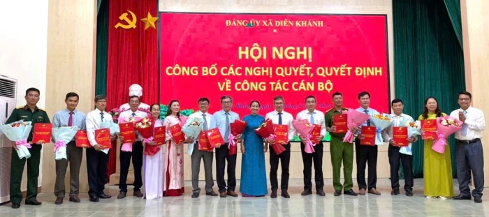 Xã Diên Khánh công bố nghị quyết, quyết định về công tác cán bộ