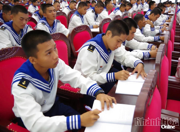 Lữ đoàn 957 phối hợp phổ biến, giáo dục pháp luật cho chiến sĩ mới