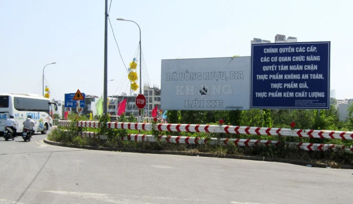 Cần làm mới pa nô tuyên truyền