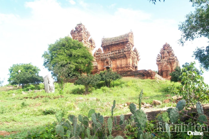 Những con đường mênh mang nắng