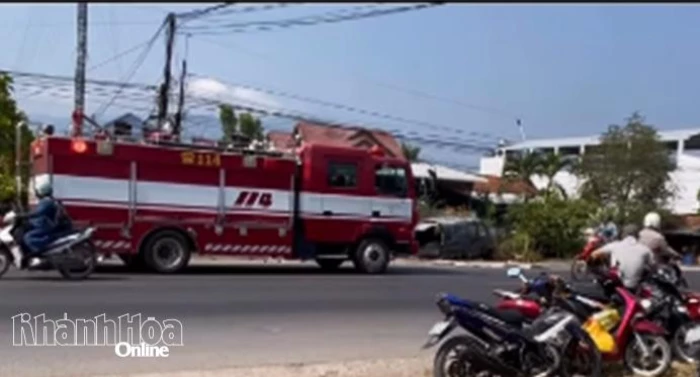 Hỏa hoạn thiêu rụi xe ô tô tải