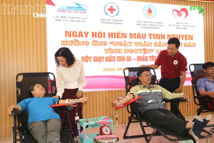 Gần 200 cán bộ, công nhân, viên chức Công ty Cổ phần Đường sắt Phú Khánh tham gia hiến máu tình nguyện