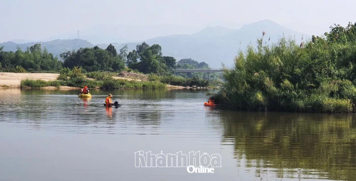 Khẩn trương tìm kiếm người đàn ông mất tích trên sông Cái