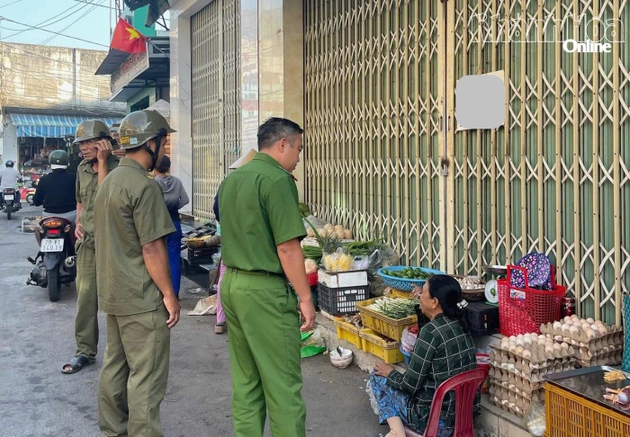 Xã Đại Lãnh ra quân lập lại trật tự đô thị