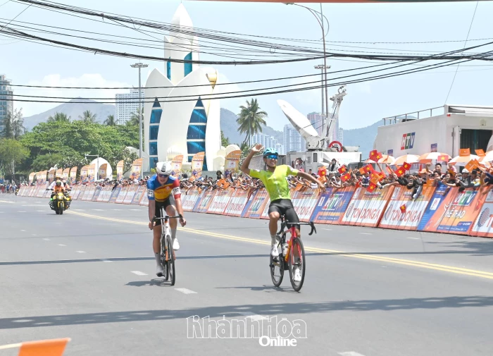 Cuộc đua xe đạp toàn quốc Cúp Truyền hình TP. Hồ Chí Minh lần thứ 38:
Tay đua Đặng Thành Được (đội Hà Nội) về nhất chặng 15