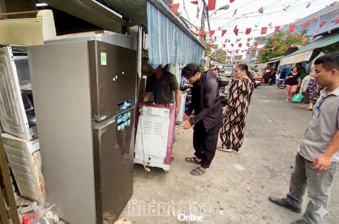 Phường Nha Trang xử lý chợ tự phát tại hẻm 39, đường Hoàng Diệu