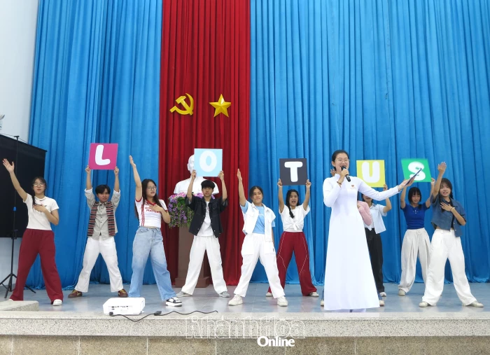 Trường THPT Chuyên Lê Quý Đôn - Nam Nha Trang ra mắt câu lạc bộ tiếng Anh