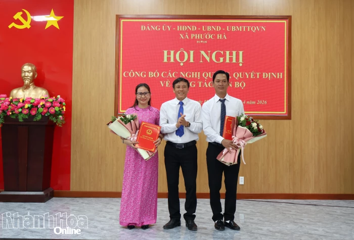 Xã Phước Hà công bố các nghị quyết, quyết định về công tác cán bộ