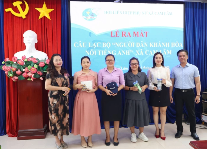 Xã Cam Lâm ra mắt Câu lạc bộ "Người dân Khánh Hòa nói tiếng Anh"